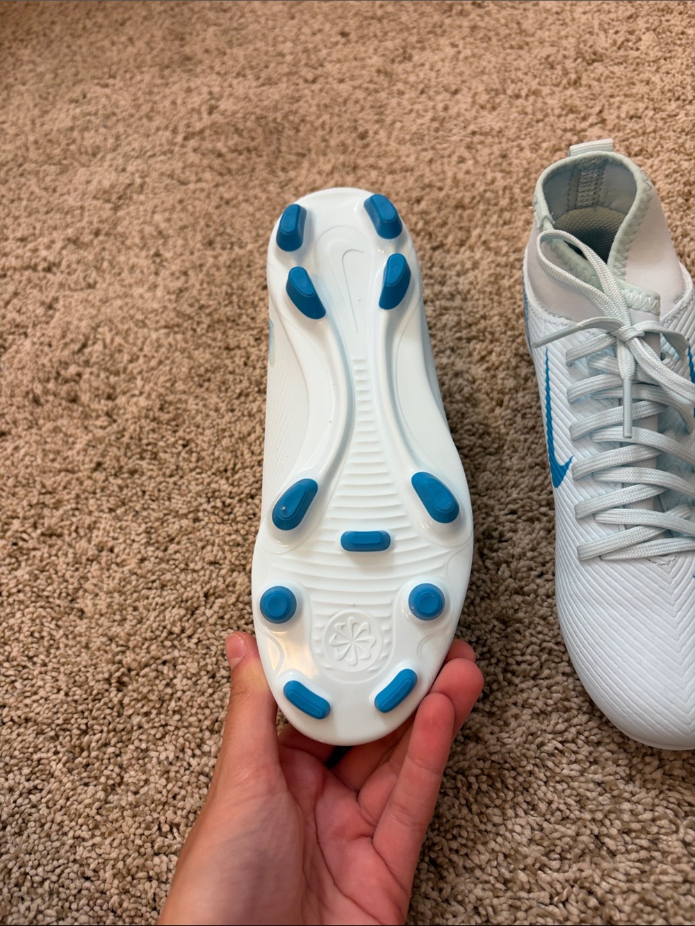 Nike Kids White and Blue Soccer Cleats - Picture 5 of 7